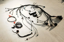 Load image into Gallery viewer, CPE 986/996/987/997-&gt;GM E38 Plug N&#39; Play Engine Harness
